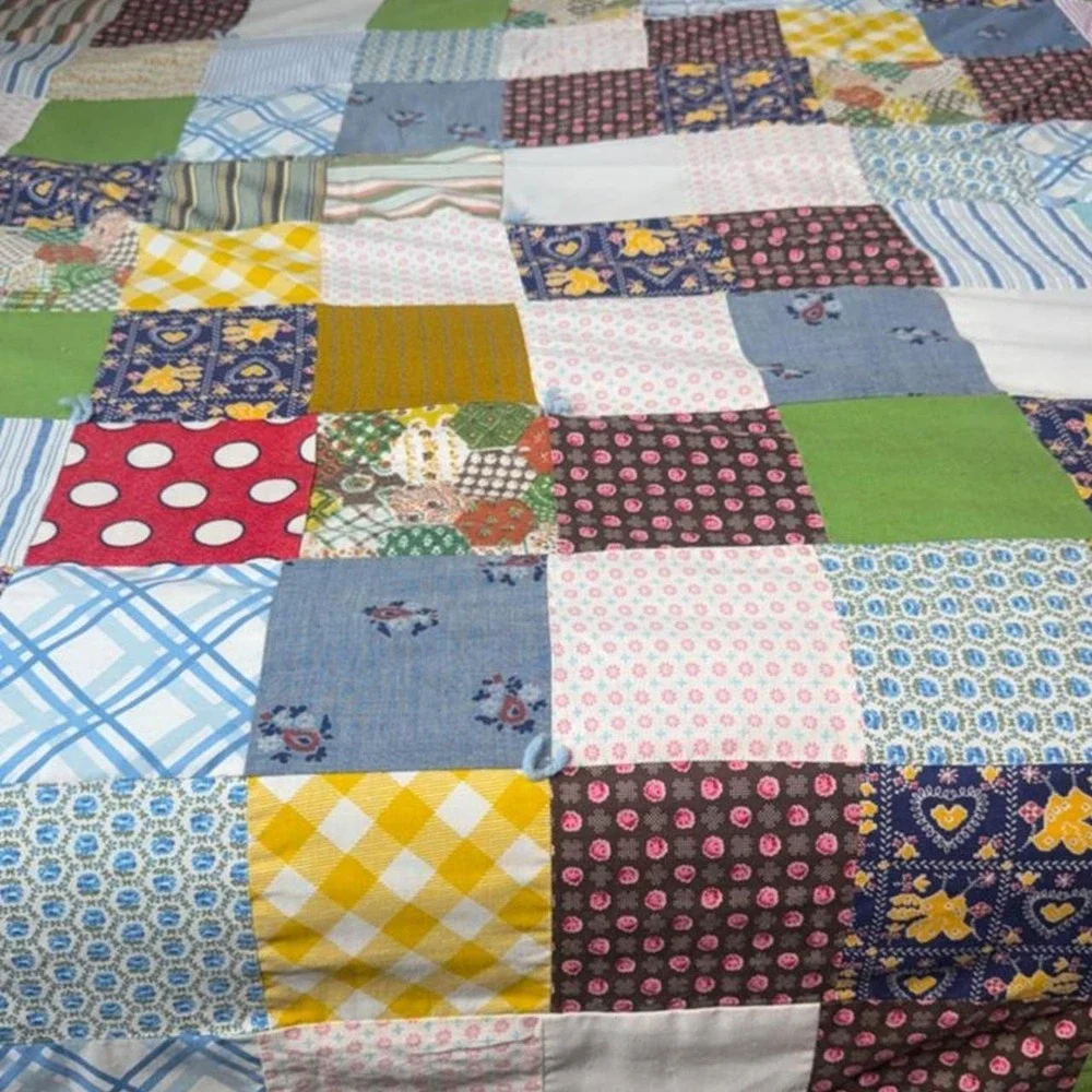 🌼 Vintage Handmade Patchwork Comforter / Quilt – 68" x 78" – Cottagecore - Picture 4 of 7